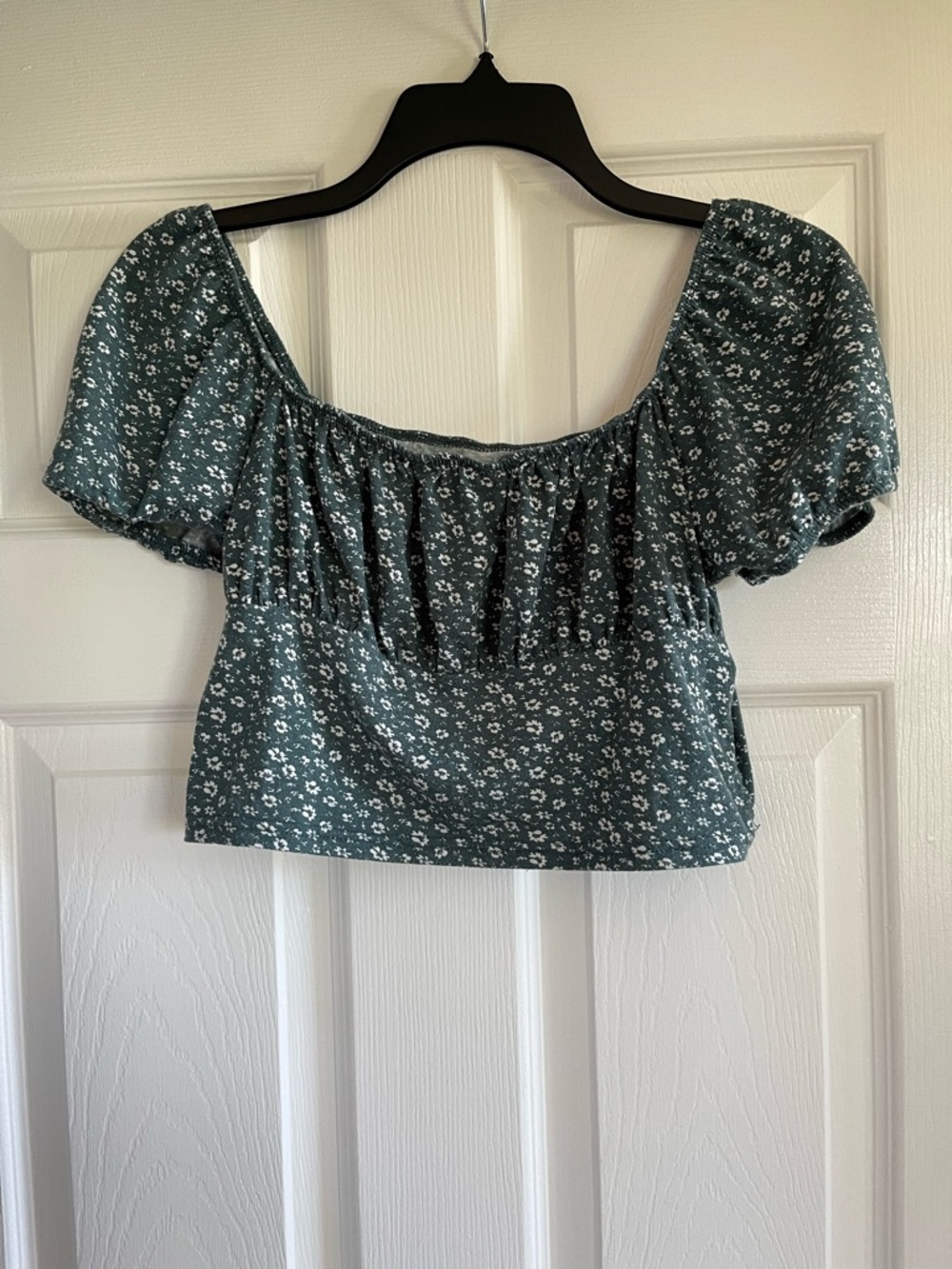 SHEIN Green Floral Off-Shoulder Puff Sleeve Crop Top